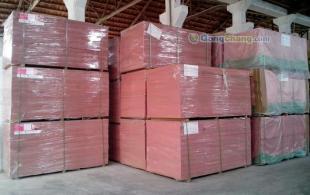 供應(yīng)B1級防火中密度纖維板（新標準GB8624-2006-C級）——高品質(zhì)建筑裝飾材料批發(fā)